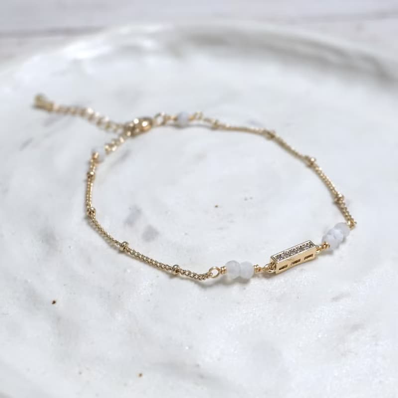 ll 限定特價 ll 閃鑽月光石天然石細手鍊  Moonstone