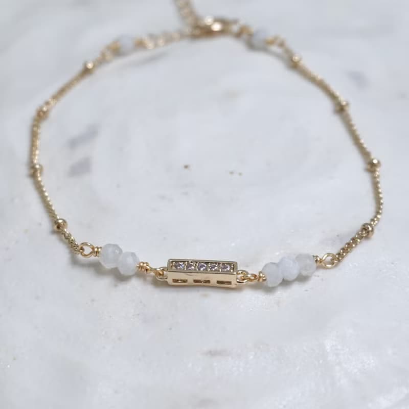 ll 限定特價 ll 閃鑽月光石天然石細手鍊  Moonstone
