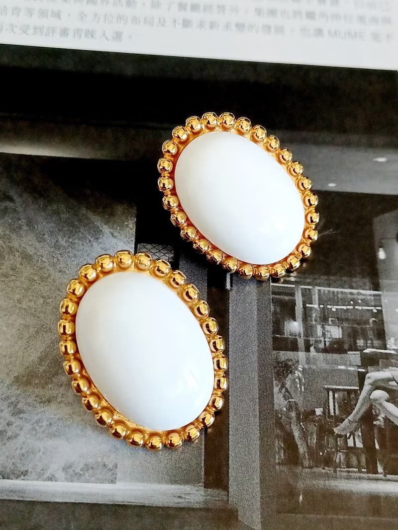 vintage jewelry  Monet 古董框金賽珞珞夾式耳環