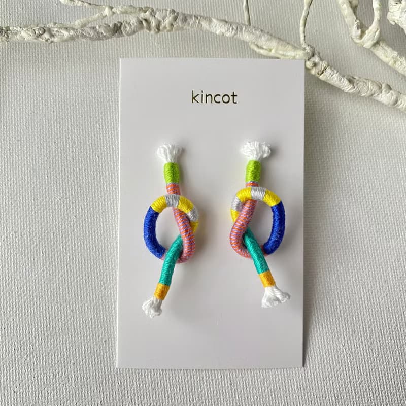 ノット ピアス・イヤリング【ライトグリーン】