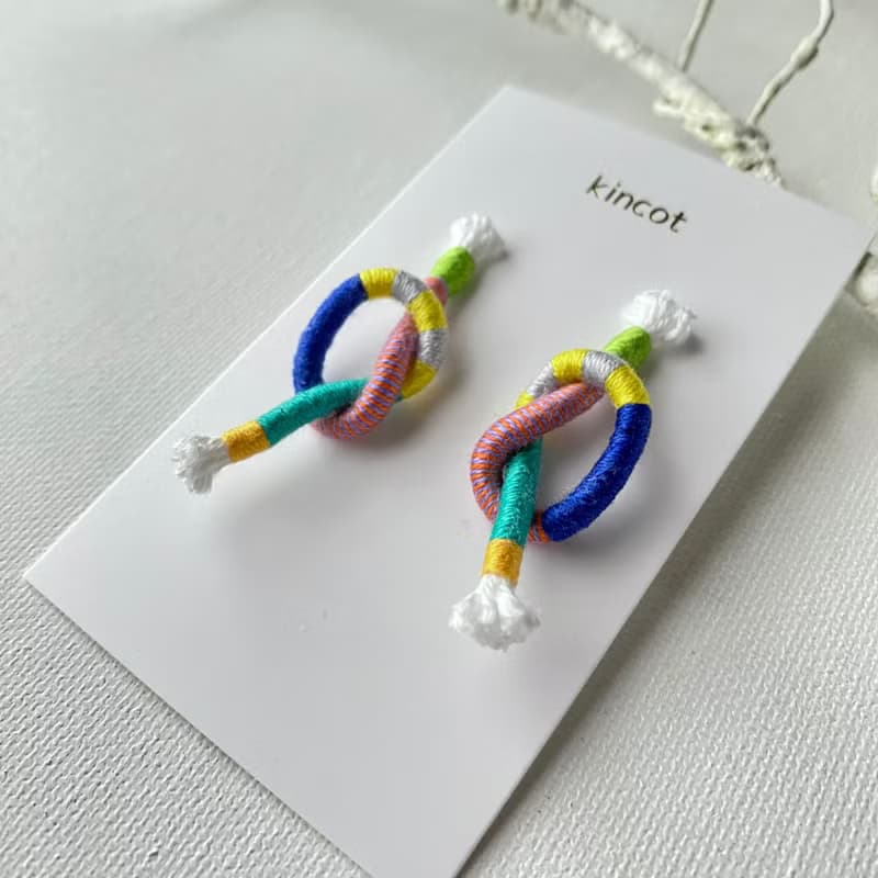 ノット ピアス・イヤリング【ライトグリーン】