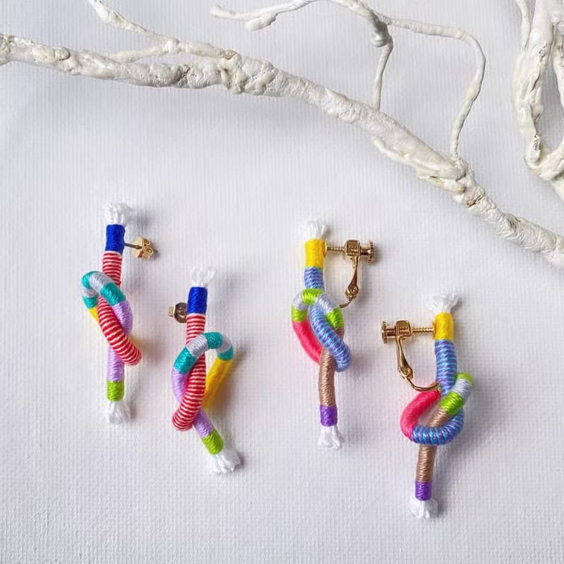 ノット ピアス・イヤリング【ライトグリーン】