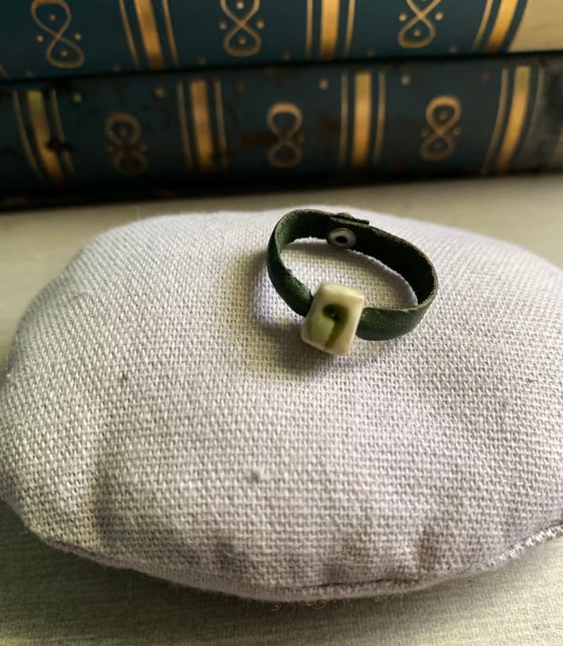 戒指 日本白瓷 自然釉色 無限看不膩色調 真皮革 符號系列