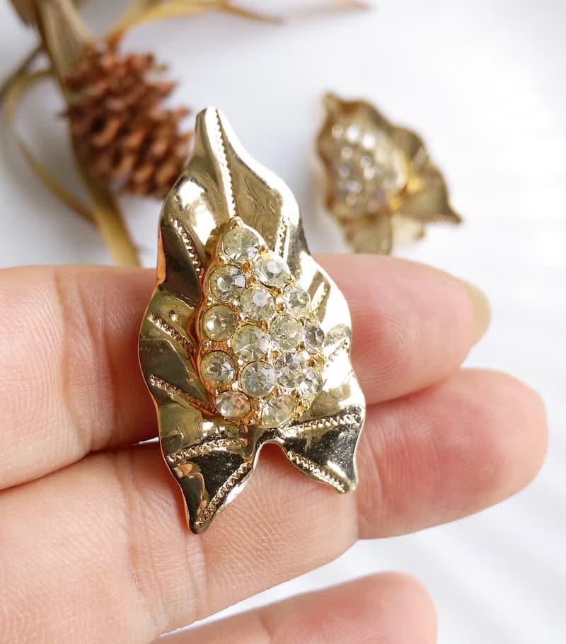 【西洋古董飾品 】淡金 雅致 萊茵鑽 葉子 夾式耳環