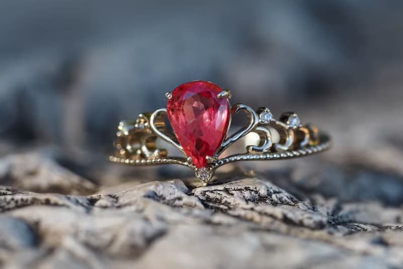 Tiara gold ring with pink tourmaline and diamonds