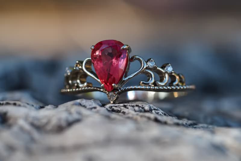 Tiara gold ring with pink tourmaline and diamonds