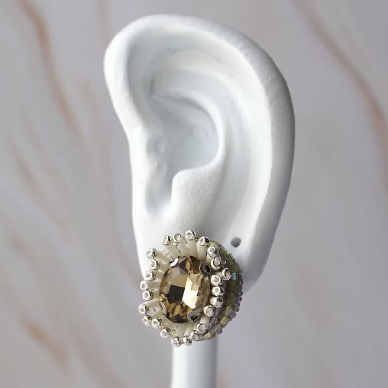 おしゃべりなピアス・イヤリング59 イエローのビジュー×グリーン×大ぶり×選べる金具×ビーズ刺繍×サージカルステンレス