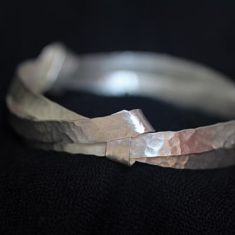 Hammered silver wire wrap bracelet (B0015)