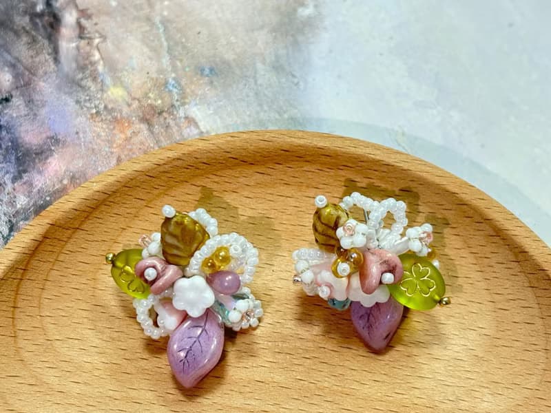 原創花叢耳飾 串珠花朵耳環 手作串珠耳釘 櫻花草
