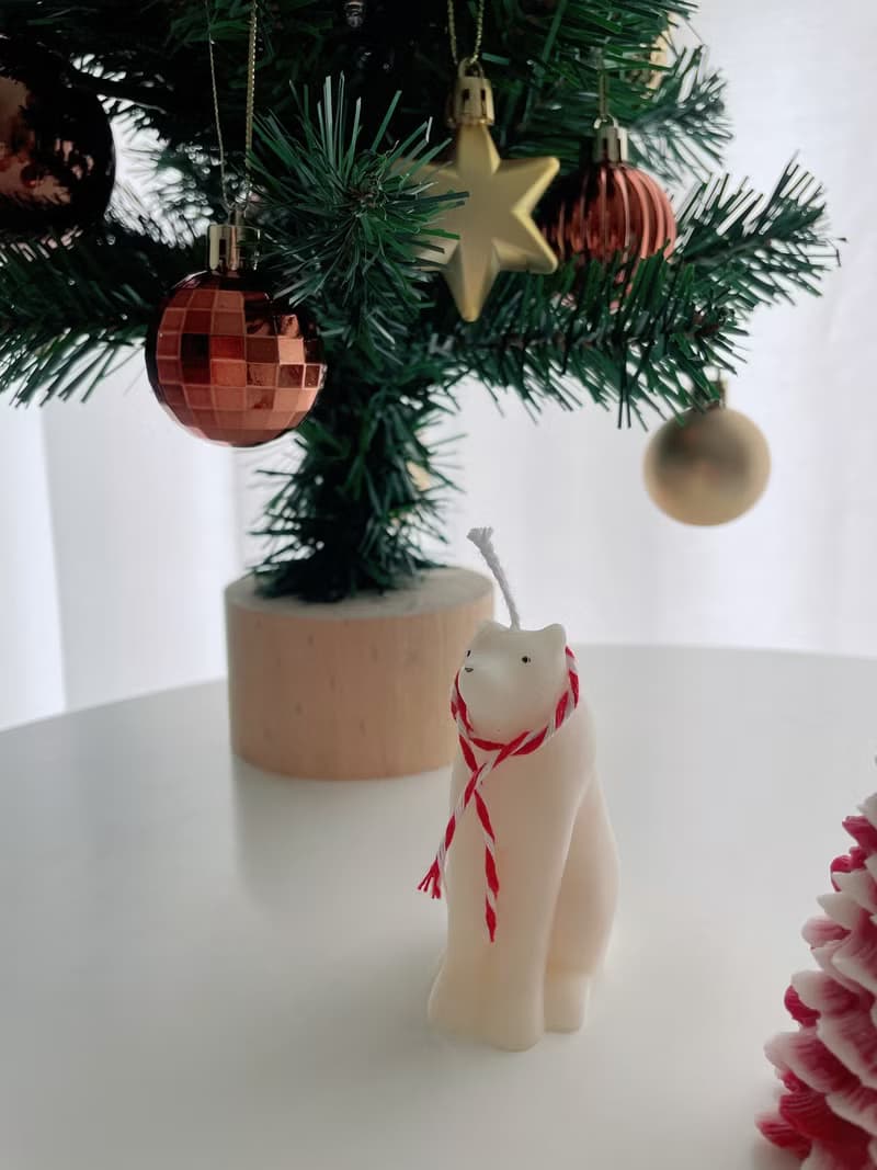 北極熊與積雪聖誕樹蠟燭
