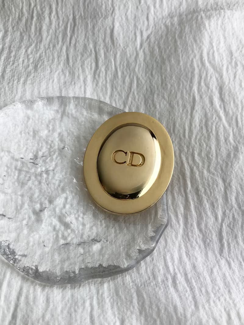 【 日本直送　名牌中古包 】Christian Dior クリスチャン ディオール ブローチ ゴールド CD オーバル vintage オールド ccf47n