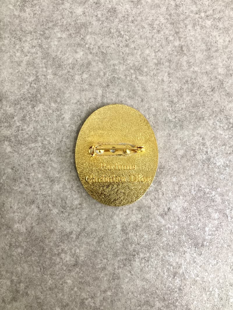 【 日本直送　名牌中古包 】Christian Dior クリスチャン ディオール ブローチ ゴールド CD オーバル vintage オールド ccf47n