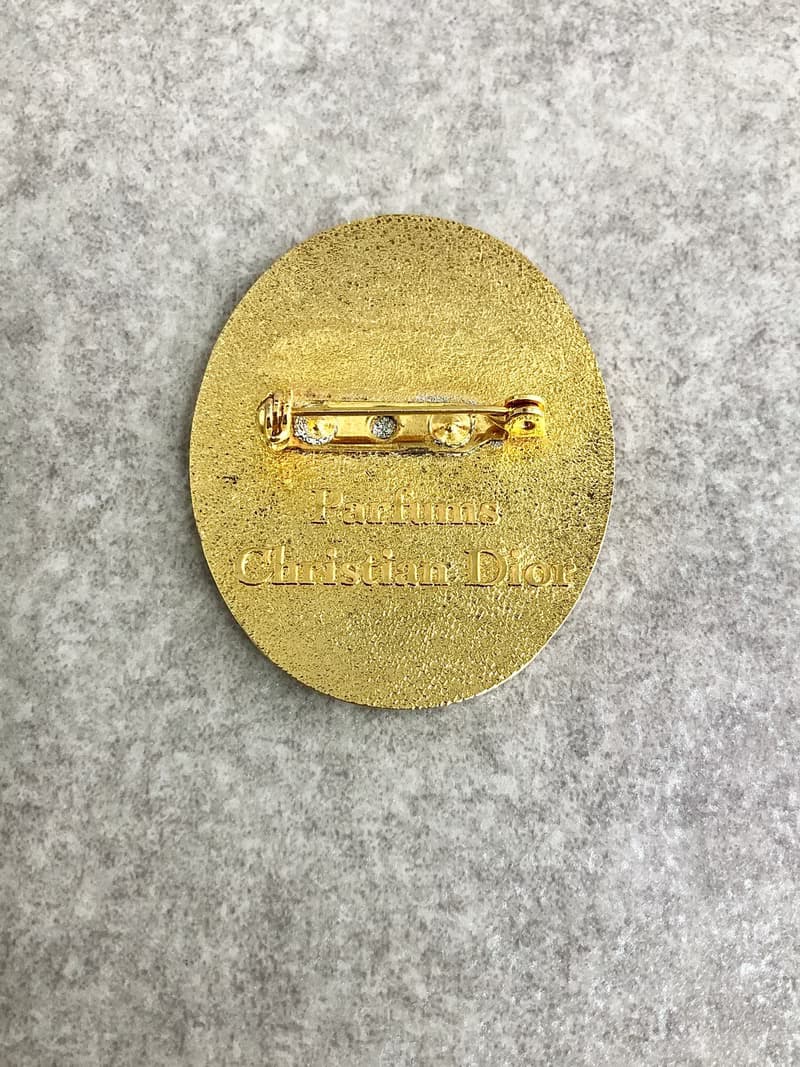 【 日本直送　名牌中古包 】Christian Dior クリスチャン ディオール ブローチ ゴールド CD オーバル vintage オールド ccf47n