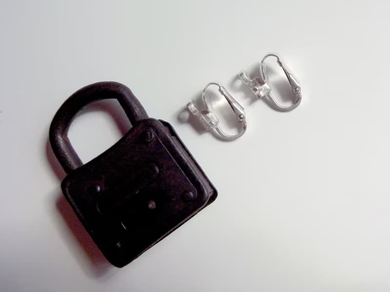 小鑰匙 ‧Key | 純銀 夾式耳環 一對