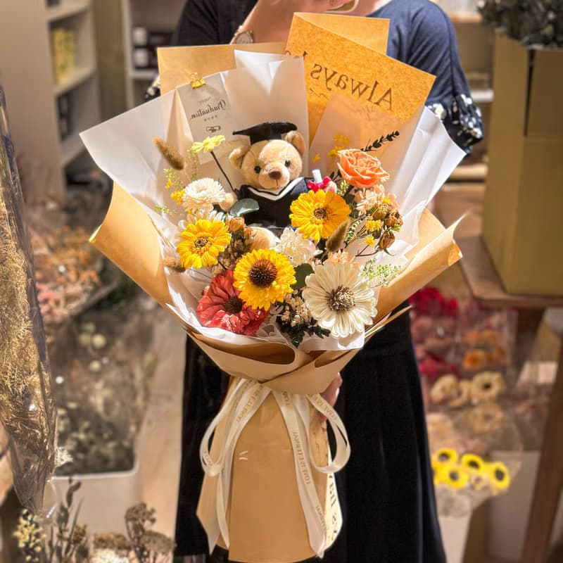 【熊寶貝】永生花 乾燥花 太陽花 畢業熊花束 學士帽熊 / 共2款
