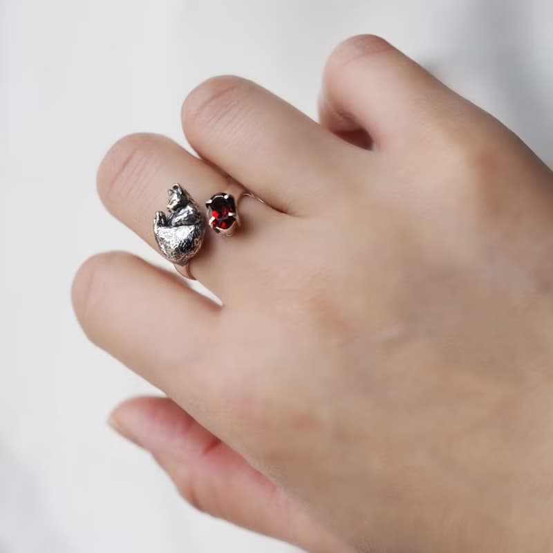 ガーネット眠り猫リング