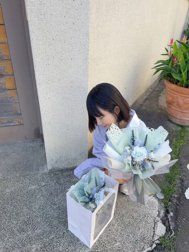 永生玫瑰花束-沁涼浪花捲起 淺藍