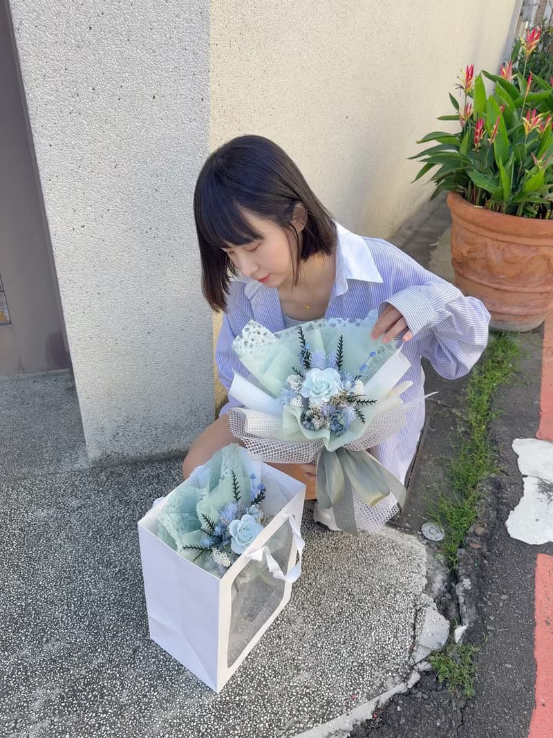 永生玫瑰花束-沁涼浪花捲起 淺藍
