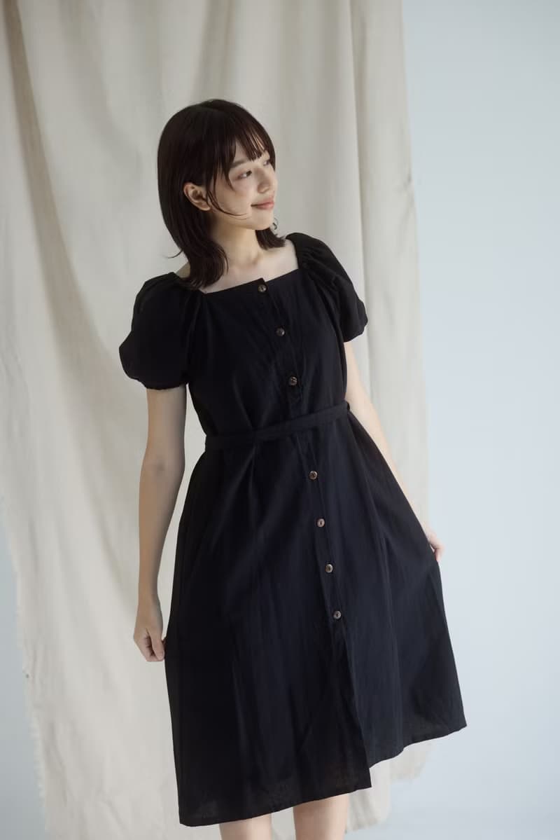 鬆緊帶小袖子排扣洋裝_黑(附綁帶)