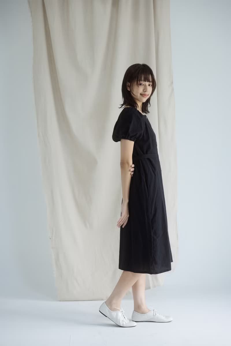 鬆緊帶小袖子排扣洋裝_黑(附綁帶)