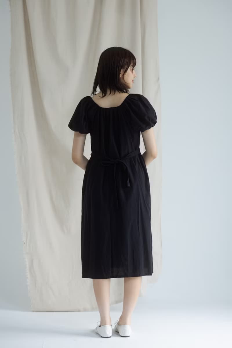鬆緊帶小袖子排扣洋裝_黑(附綁帶)