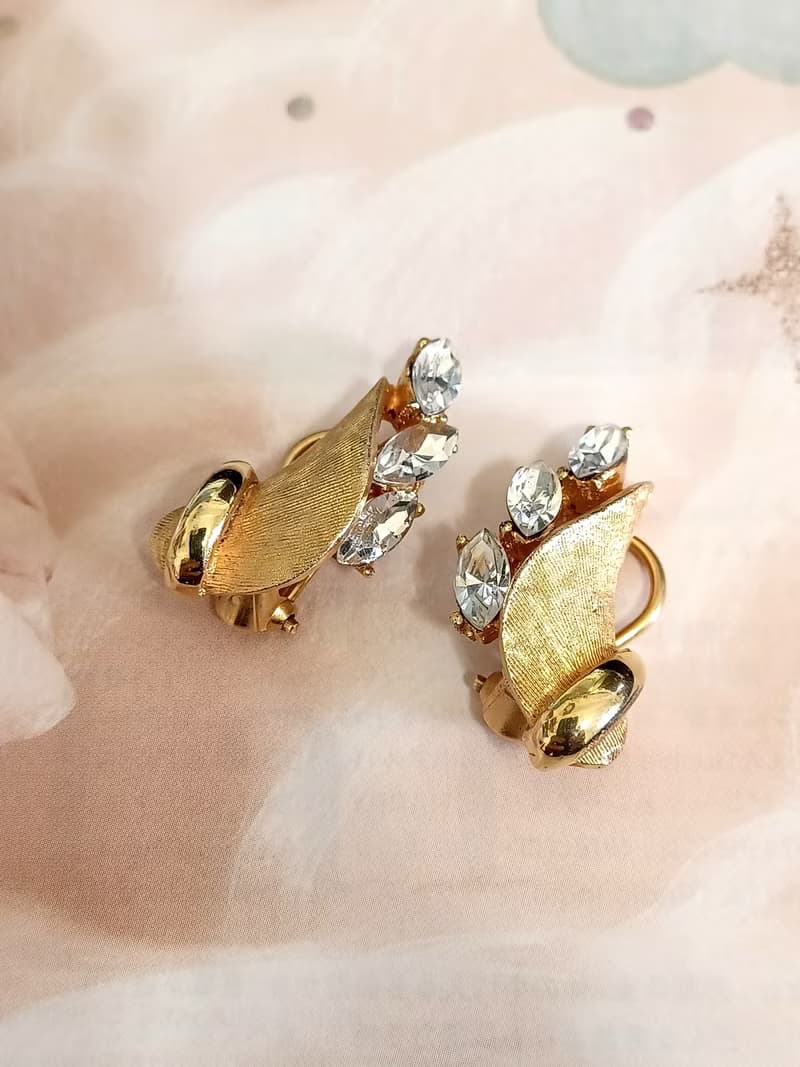 vintage jewelry  BSK 金色立體捲曲馬眼萊茵 夾式耳環