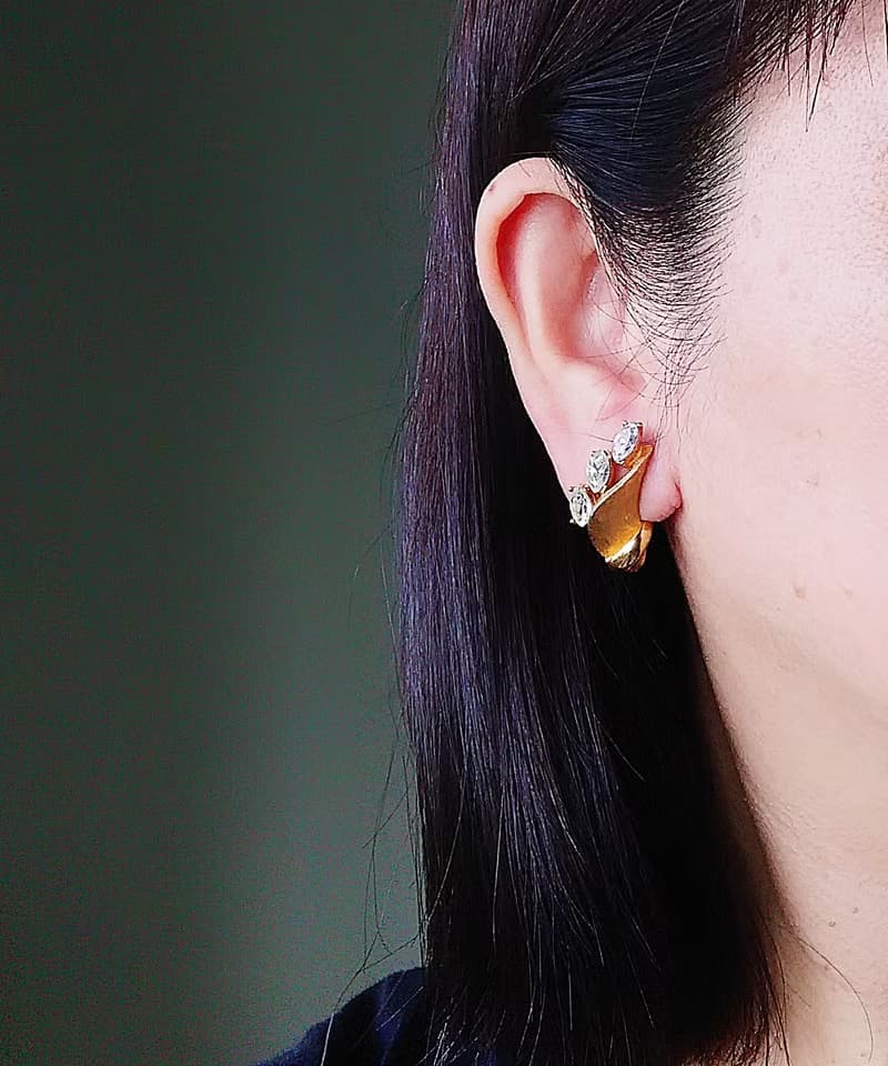 vintage jewelry  BSK 金色立體捲曲馬眼萊茵 夾式耳環