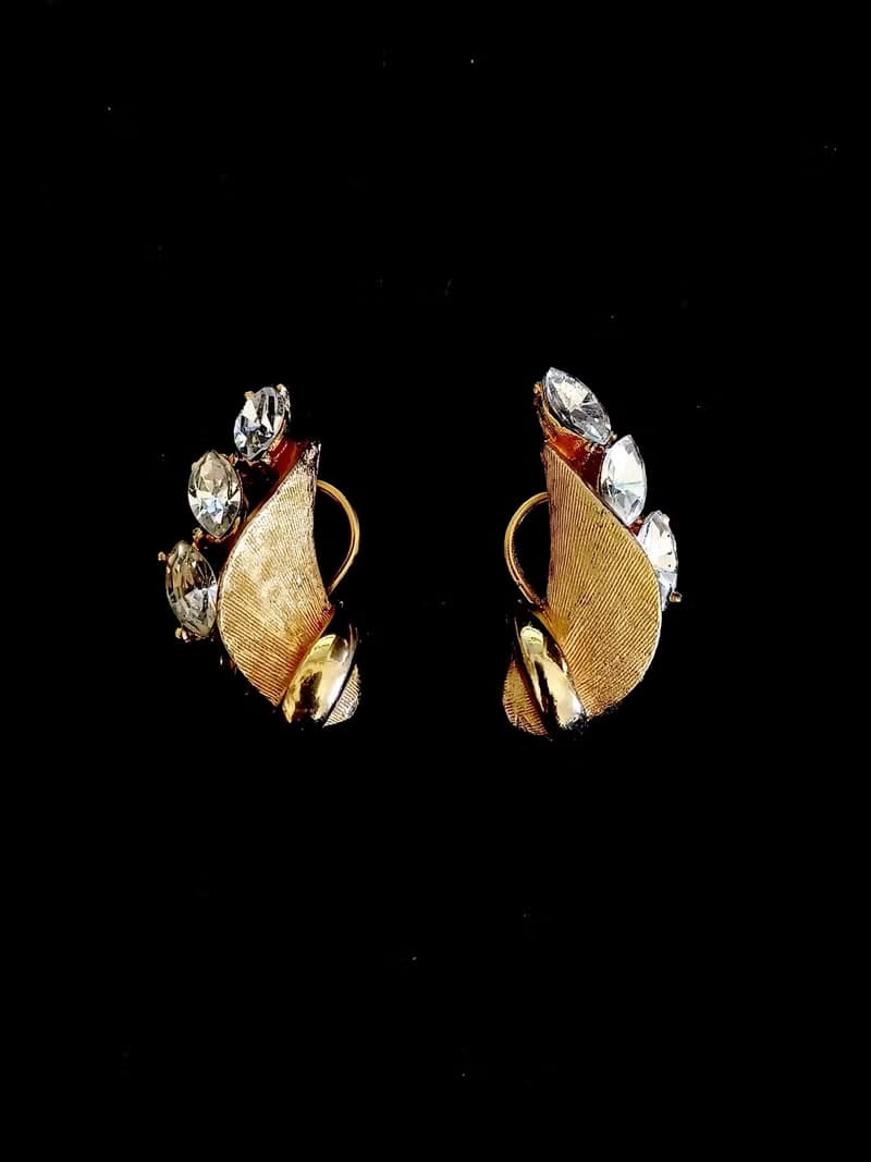 vintage jewelry  BSK 金色立體捲曲馬眼萊茵 夾式耳環