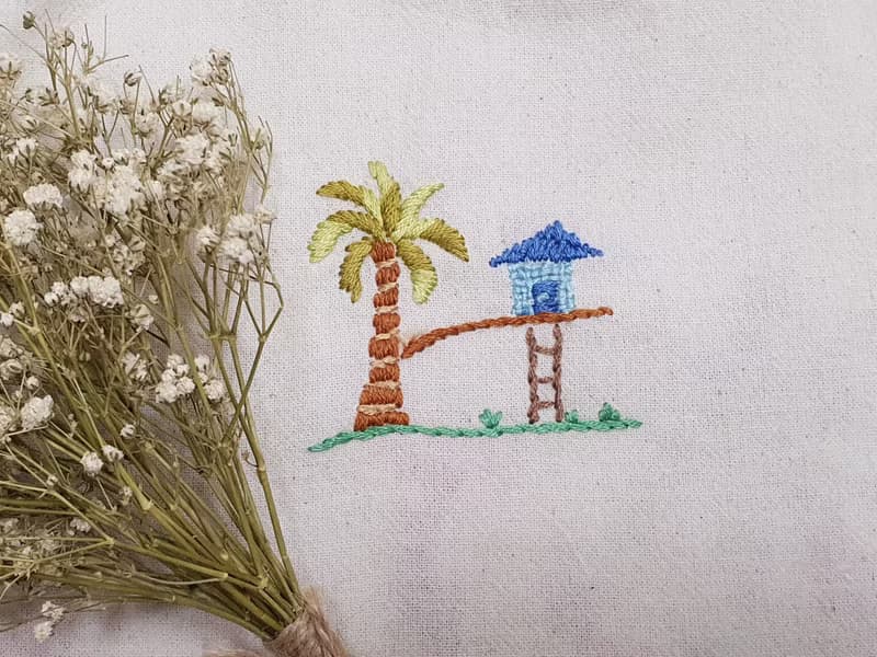 可愛的手工刺繡襯衫、棉織物、吊床上的狐狸、海灘、大海