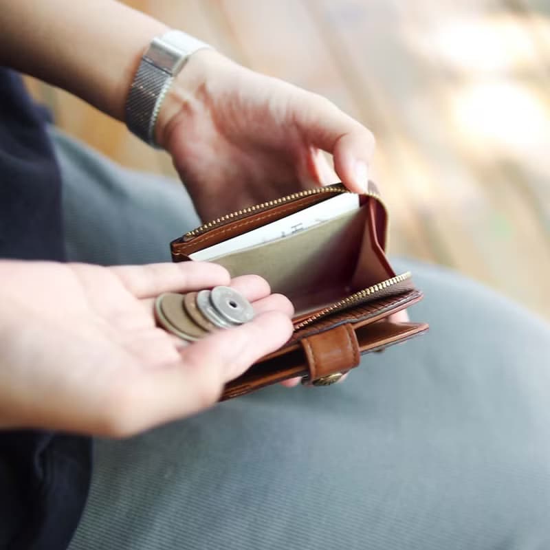 日本職人手工壓紋牛皮兩折女用短夾 Made in Japan by Cledran