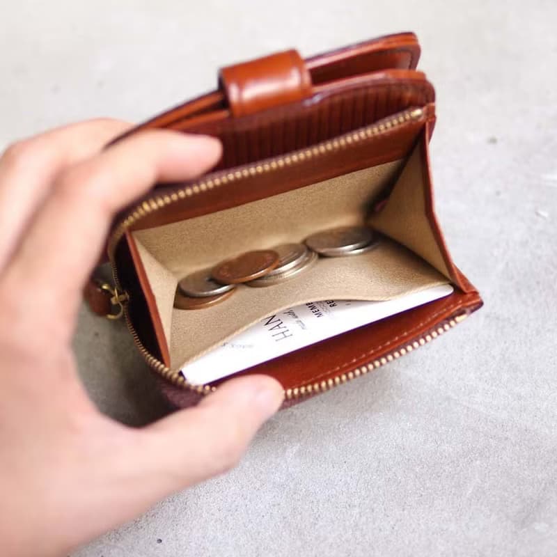 日本職人手工壓紋牛皮兩折女用短夾 Made in Japan by Cledran