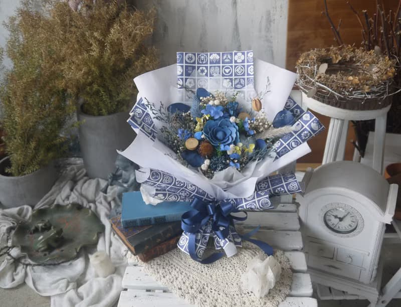 瑠璃藍.深海藍色系.乾燥花.索拉花.永生花.情人節.畢業花束