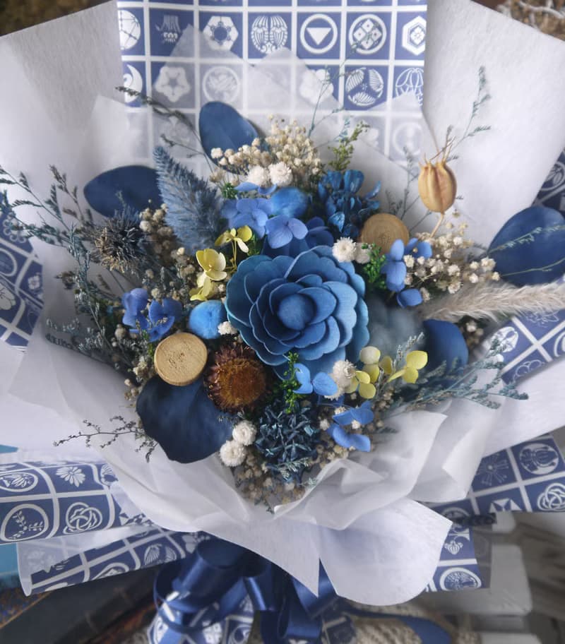 瑠璃藍.深海藍色系.乾燥花.索拉花.永生花.情人節.畢業花束