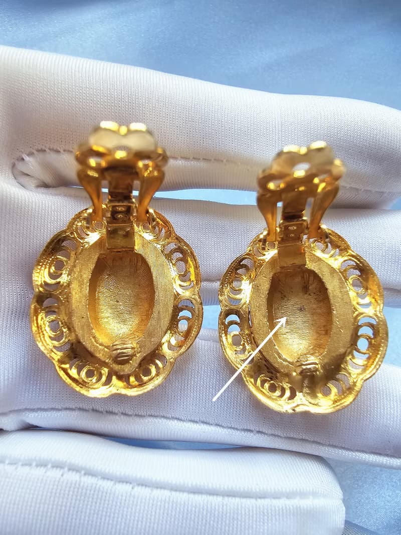 Judy Lee金色弧面刻紋纍絲邊框夾式耳環/美國西洋古董飾品