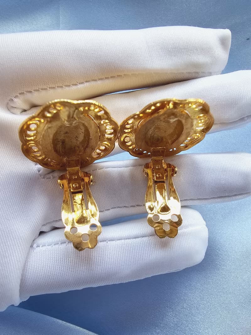Judy Lee金色弧面刻紋纍絲邊框夾式耳環/美國西洋古董飾品