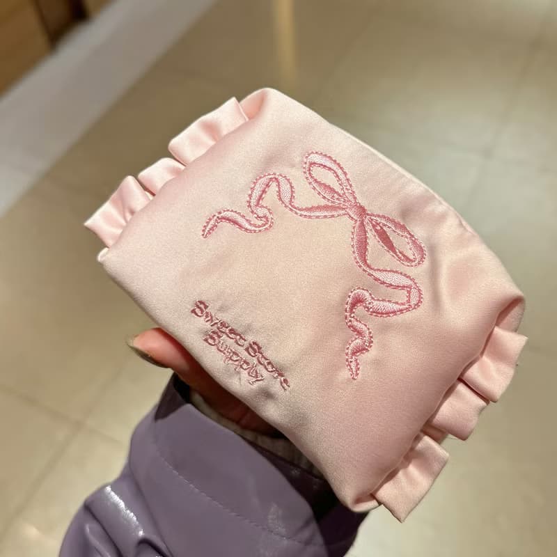 Sweetstore Supply原創全粉綢緞蝴蝶結刺繡化妝包便攜收納包