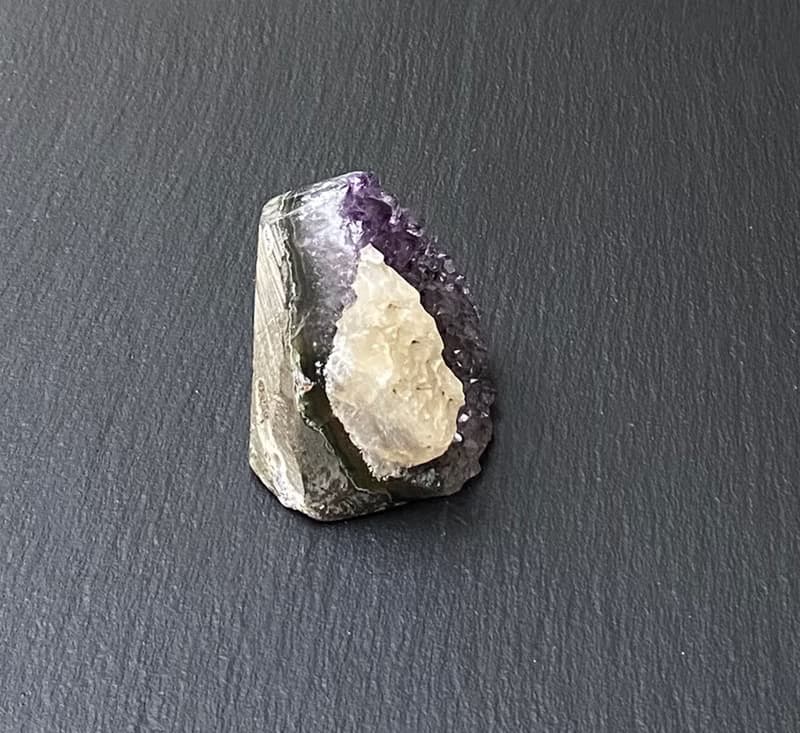 招財開運-天然原礦異象滿天星紫晶鎮共生方解石及黑碧璽 快速出貨