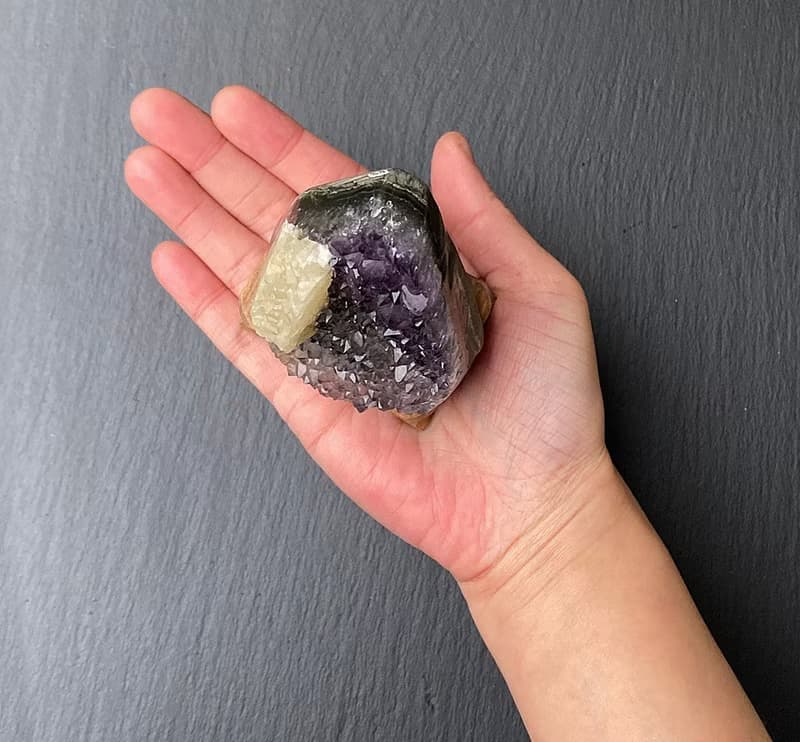 招財開運-天然原礦異象滿天星紫晶鎮共生方解石及黑碧璽 快速出貨