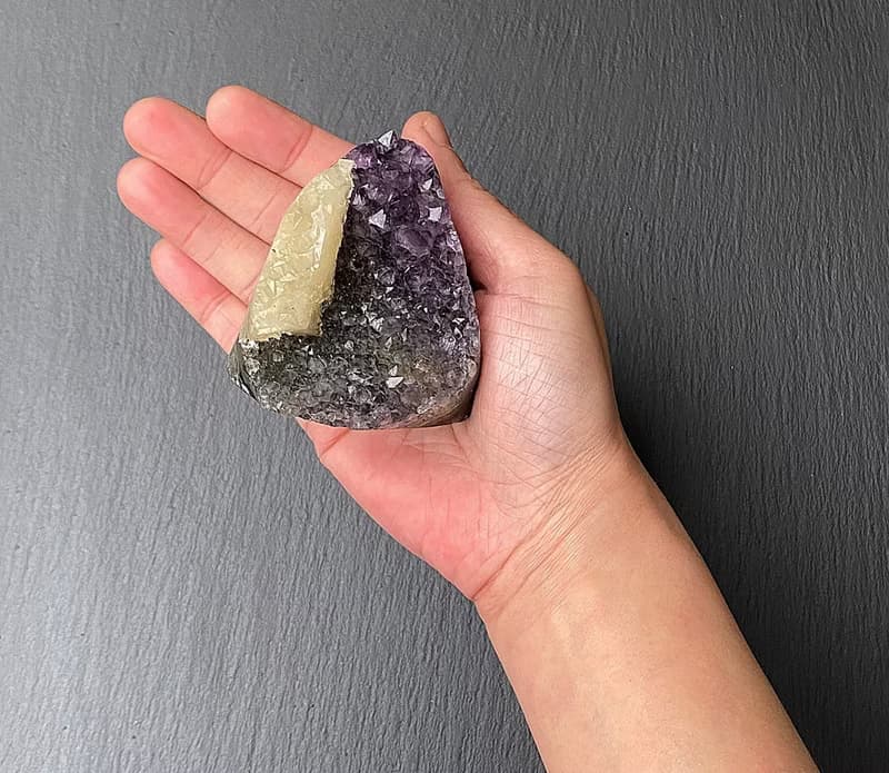 招財開運-天然原礦異象滿天星紫晶鎮共生方解石及黑碧璽 快速出貨