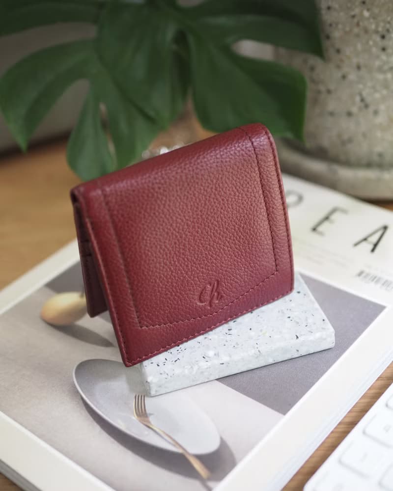 Hannah (Burgundy) : Small leather short wallet, folded wallet, Slim, Red wallet