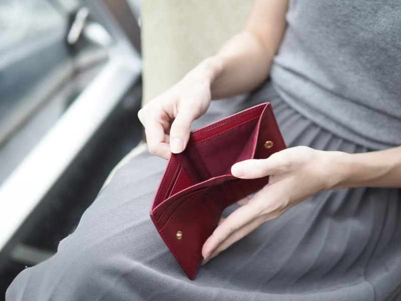 Hannah (Burgundy) : Small leather short wallet, folded wallet, Slim, Red wallet