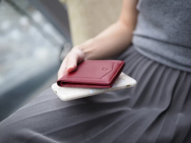 Hannah (Burgundy) : Small leather short wallet, folded wallet, Slim, Red wallet