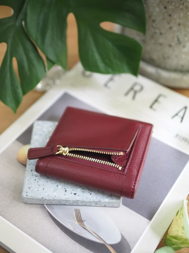 Hannah (Burgundy) : Small leather short wallet, folded wallet, Slim, Red wallet