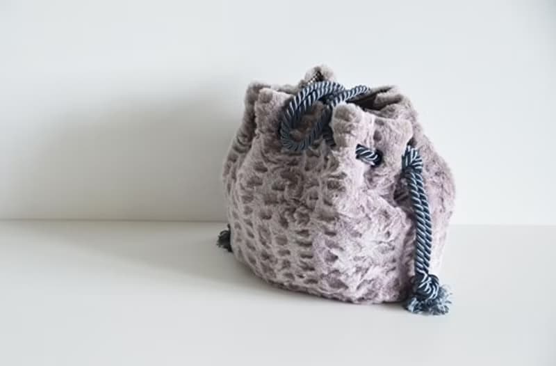 数量限定 高級エコファーマリンバッグ　ラベンダーグレージュ