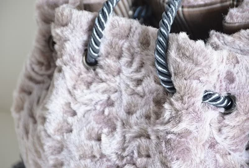 数量限定 高級エコファーマリンバッグ　ラベンダーグレージュ