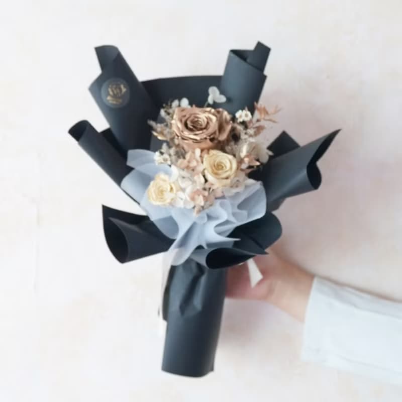 永生花玫瑰中型花束 奶油金