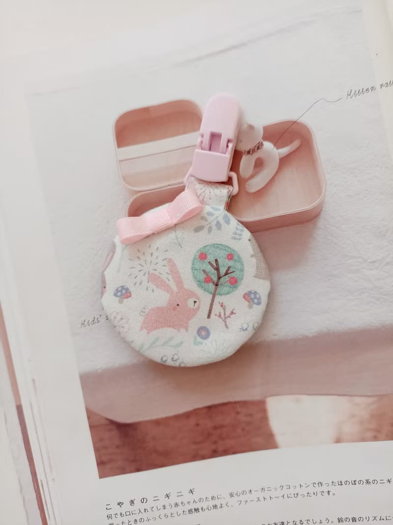 【5日內出貨】煙花小兔 彌月禮盒 嬰兒圍兜 揹帶口水巾 二合一