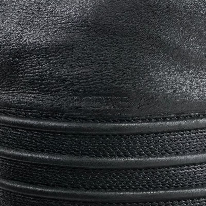 【 日本直送　名牌中古包 】LOEWE ロエベ ショルダーバッグ ブラック ロゴ レザー 巾着 vintage ヴィンテージ オールド zu2rww