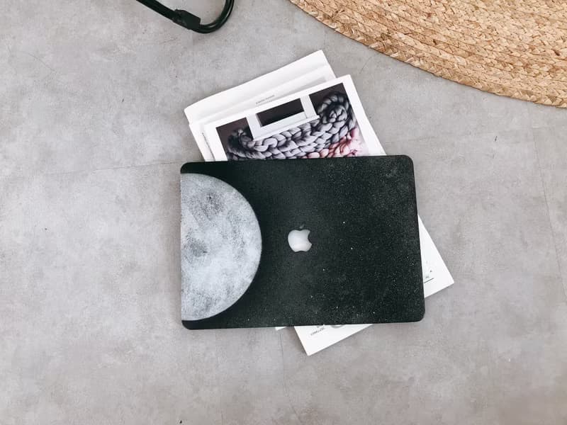 手噴月球防摔皮革電腦殻 MacBook Case