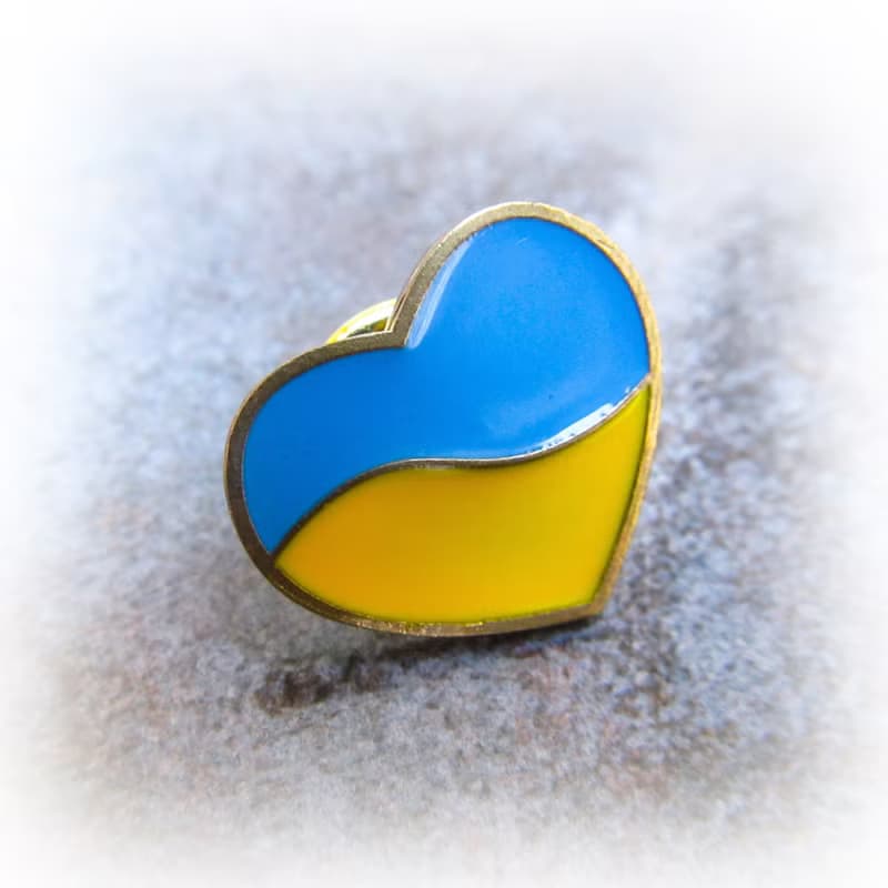 Handmade enamel brass pin ukrainian heart,yellow blue heart pin,ukraine flag pin